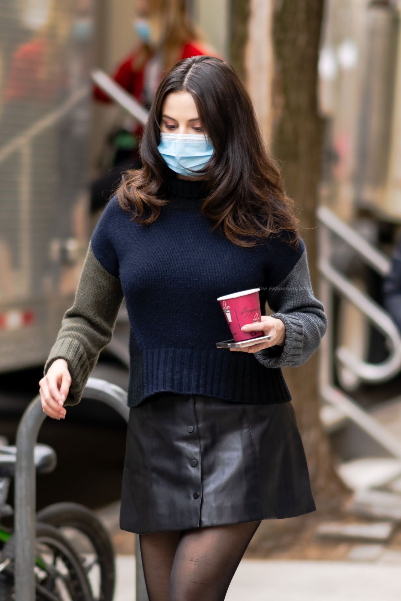 Selena Gomez is Pictured on the Set of Only Murders in the Building in NYC (16 Photos)