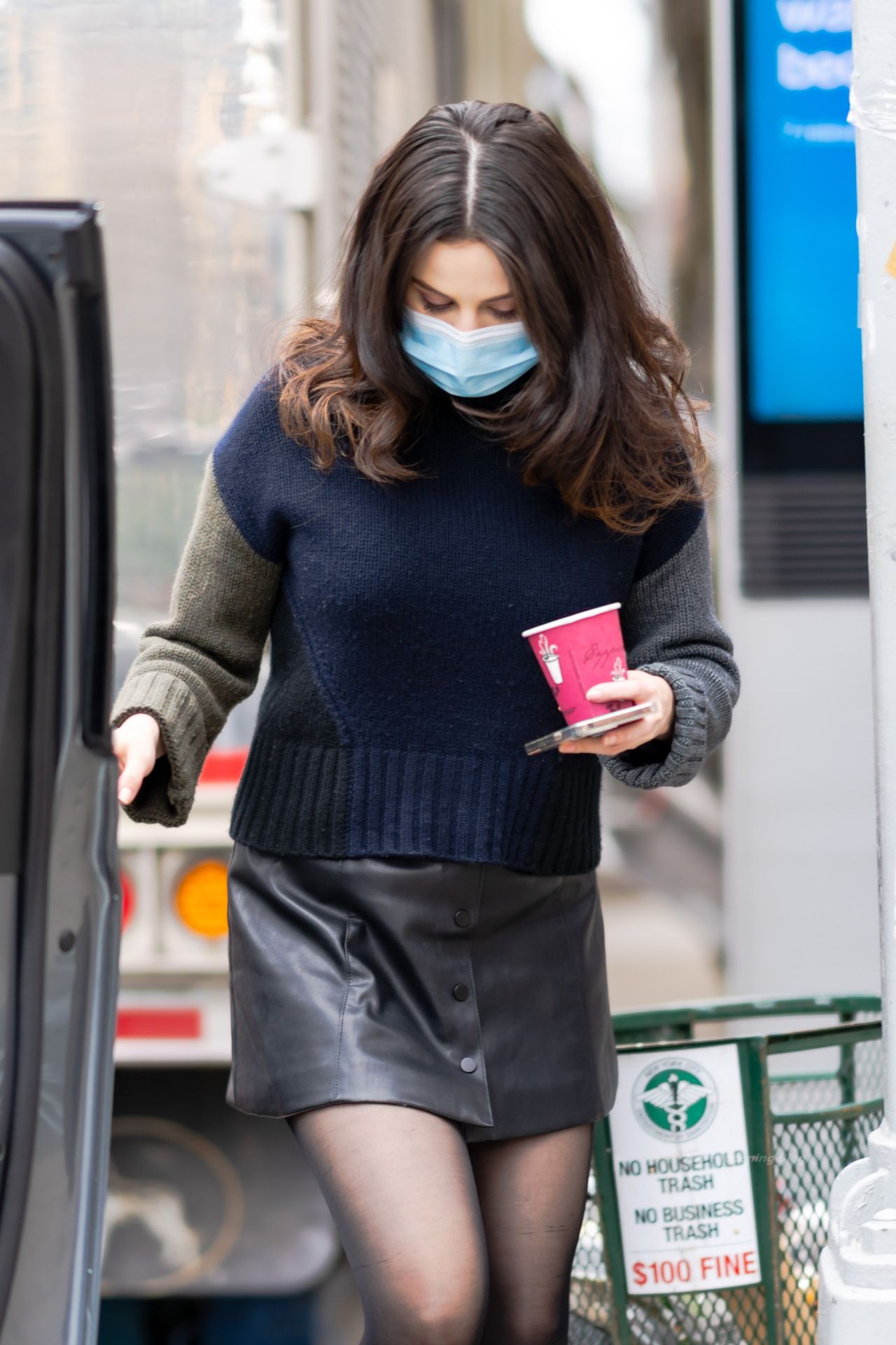 Selena Gomez is Pictured on the Set of Only Murders in the Building in NYC (16 Photos)
