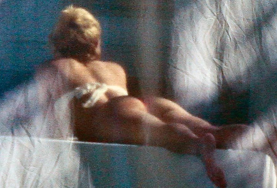 Shakira Nude & Sexy Collection  - Part 1 (162 Photos + Possible LEAKED Blowjob Porn Video)