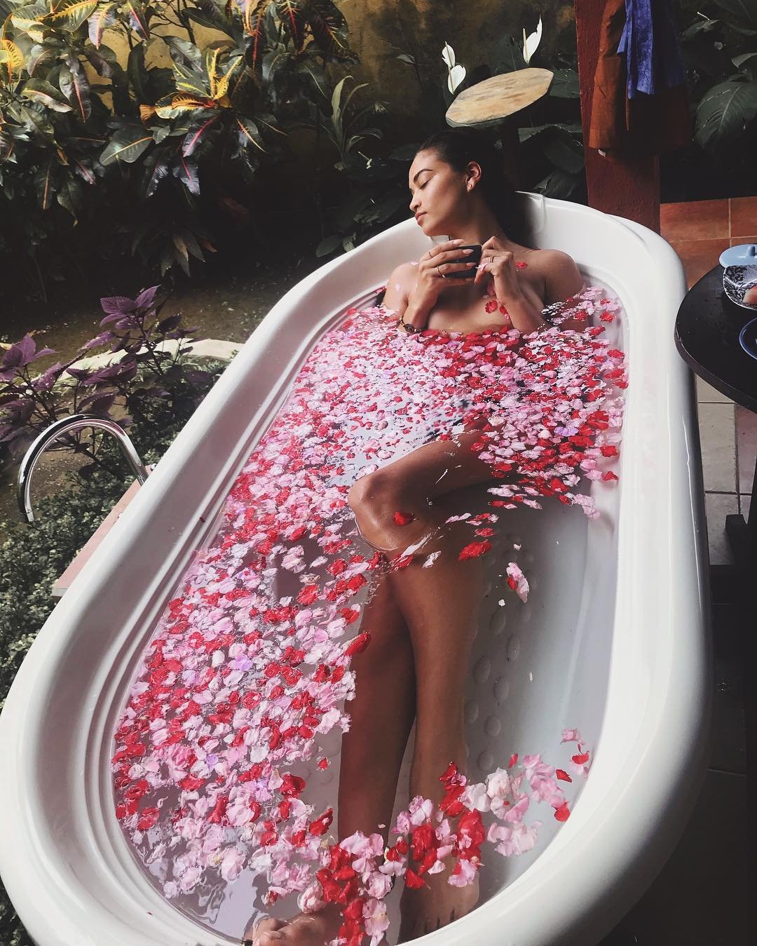 Shanina Shaik Nude & Sexy Collection (100 Photos + Video)