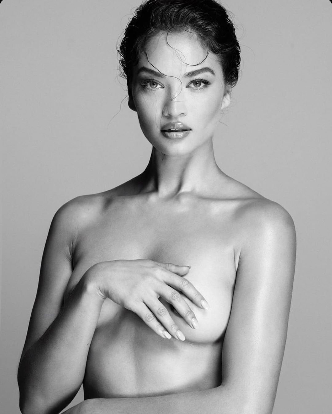 Shanina Shaik Nude & Sexy Collection (100 Photos + Video)