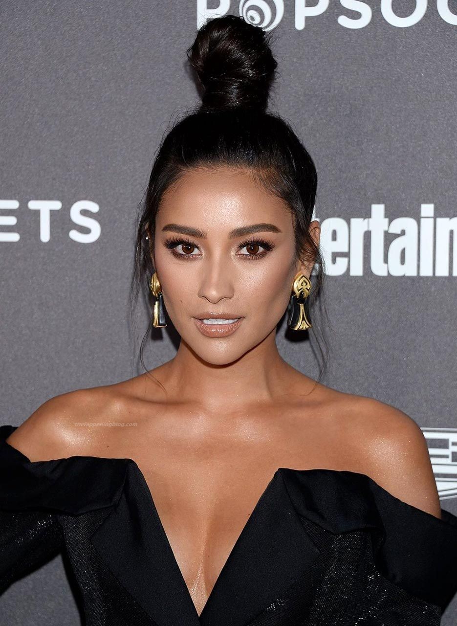 Shay Mitchell Nude, Topless & Sexy (152 Photos + Sex Video Scenes)