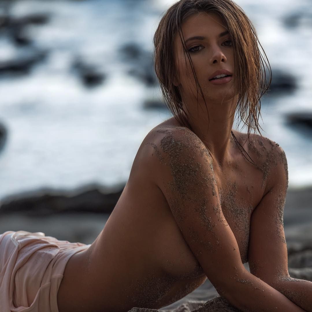 Shelby Bay Nude & Sexy (27 Photos)