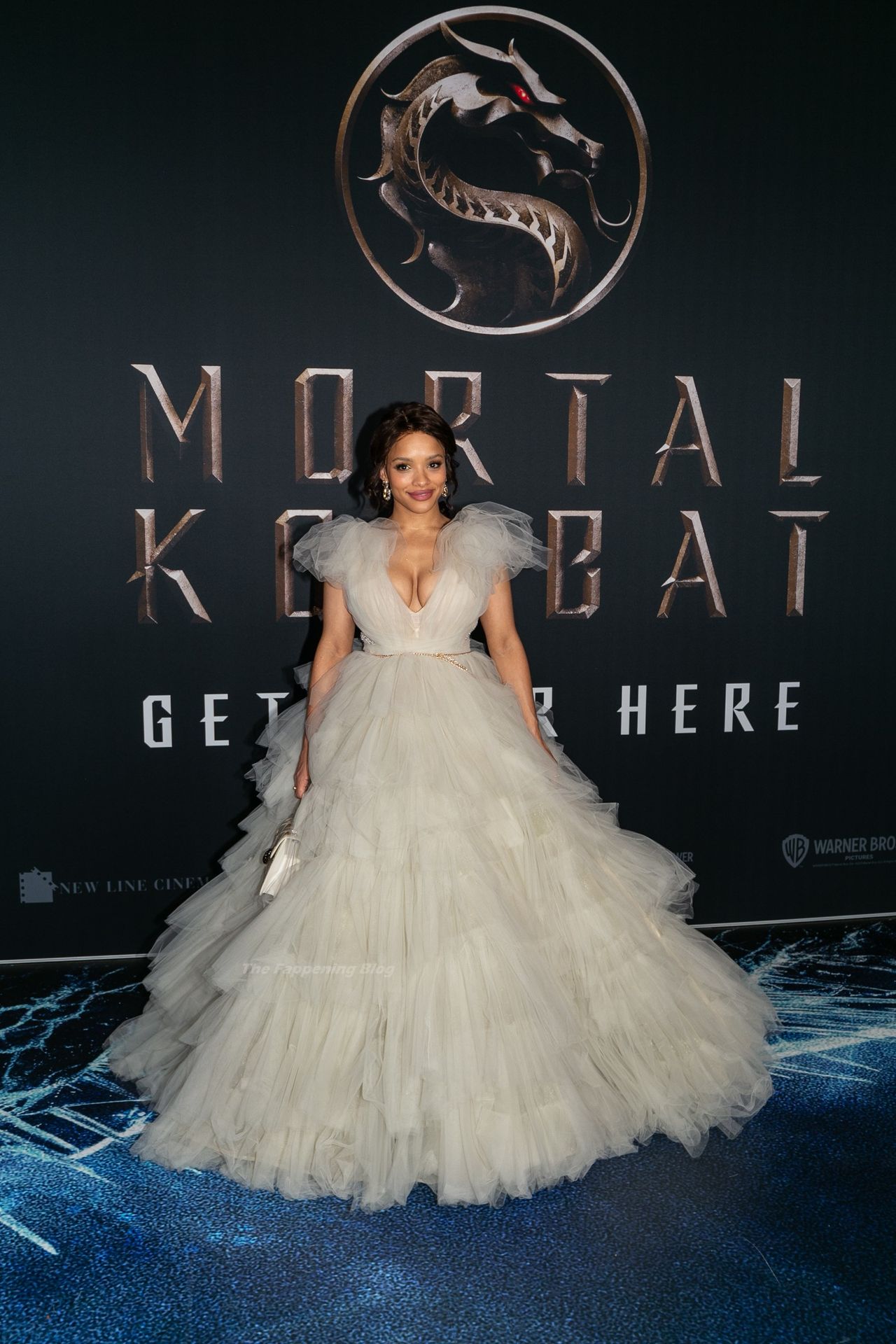 Sisi Stringer Shows Off Her Tits at the Mortal Kombat Premiere (38 Photos)