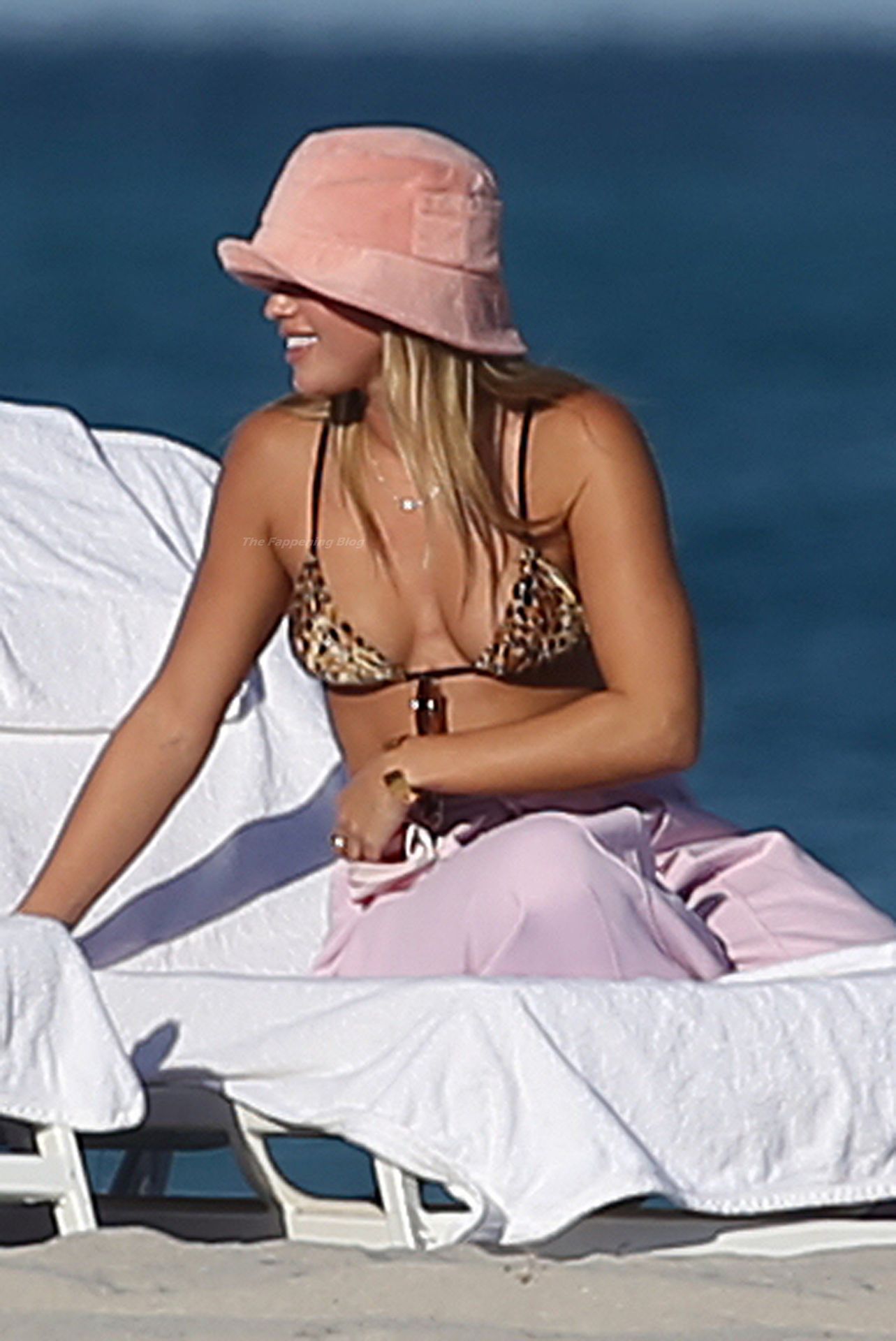 Sofia Richie Rocks a Bikini and
Kisses a Mystery Man on the Beach in Miami (82 Photos)