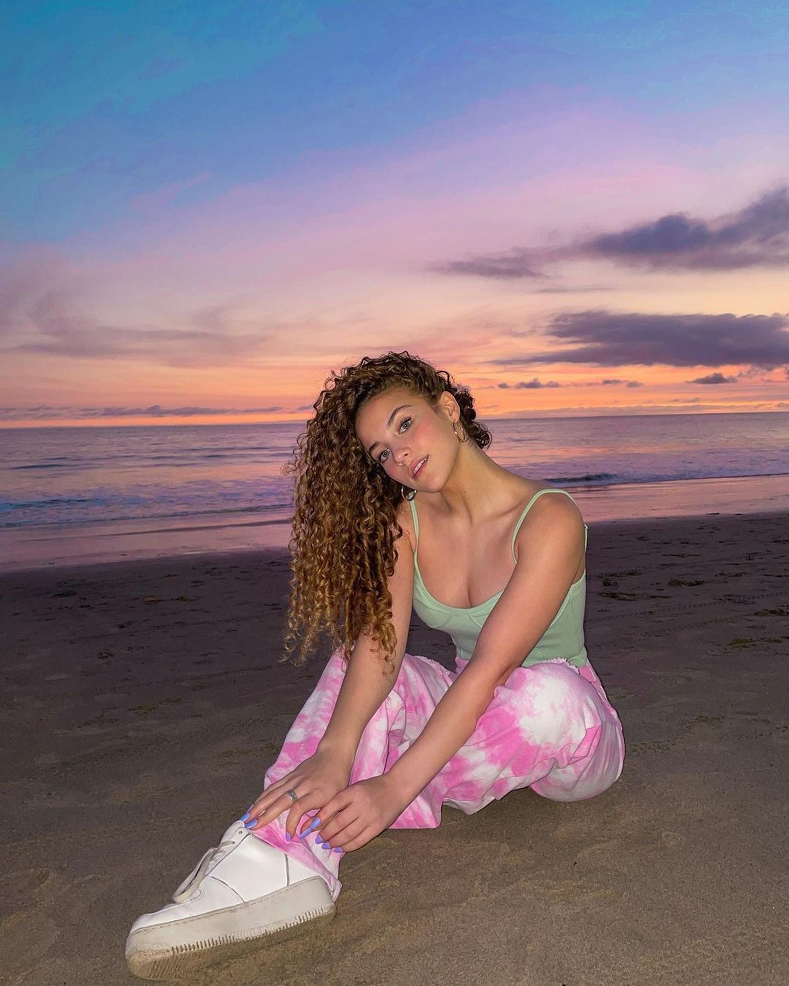 Sofie Dossi Shows Off Her Ass & Tits (36 Photos + Videos)