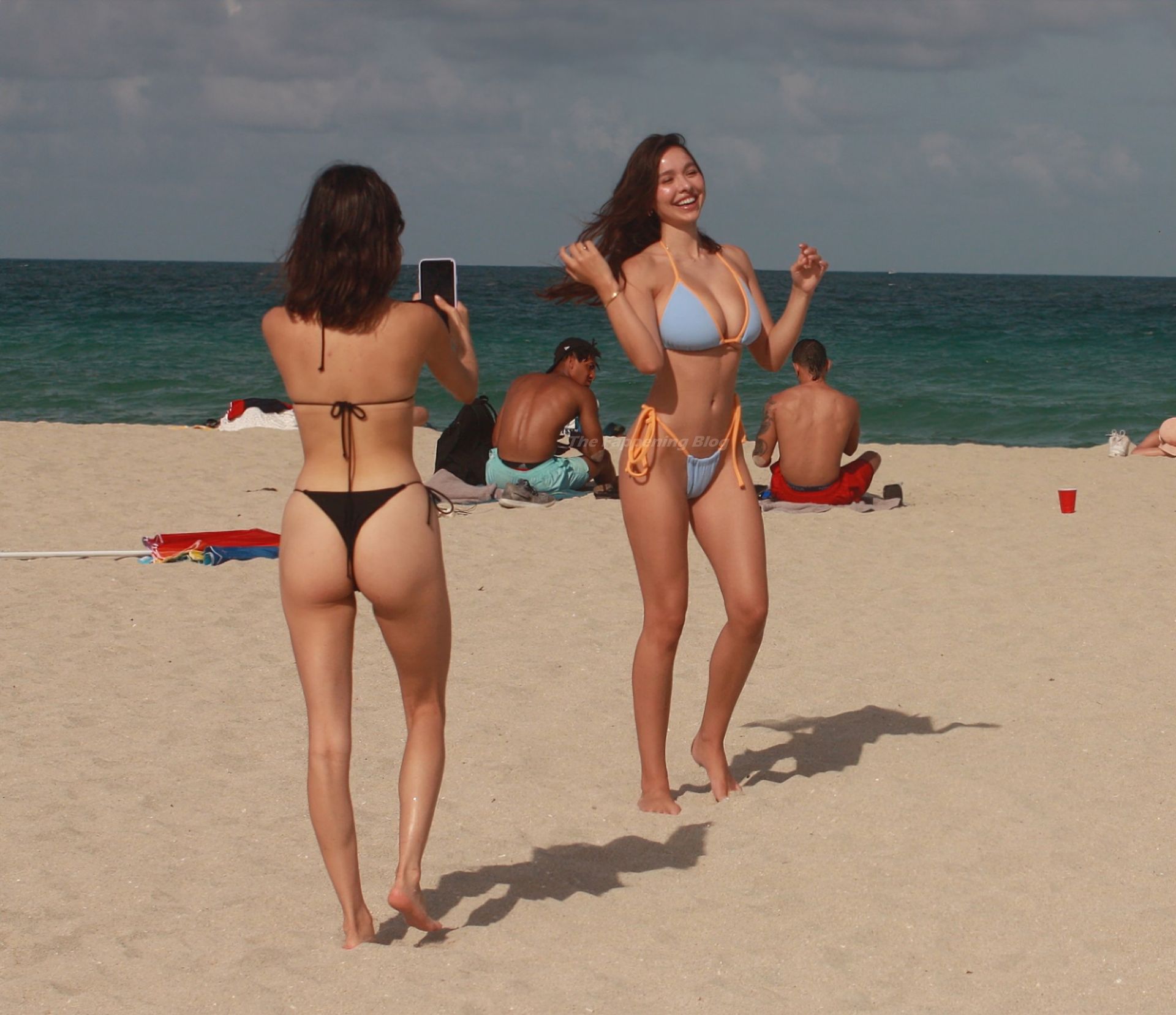Sophie Mudd Laughs While Taking Pics at the Beach in Miami (15 Photos)