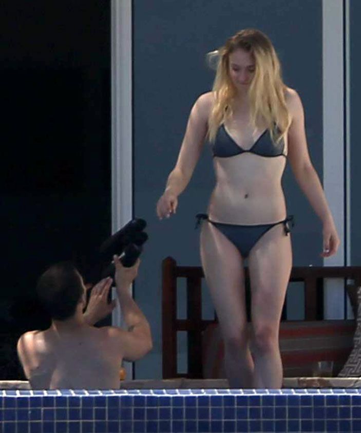 Sophie Turner Nude & Sexy  - Part 1 (234 Photos + Porn Video Leaked Online) [2021]