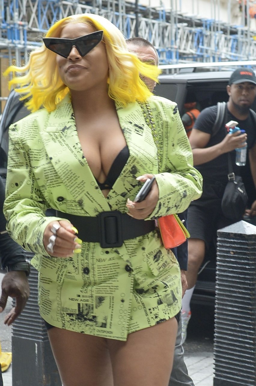 Stefflon Don Areola Peek & Sexy (17 Photos + Video)