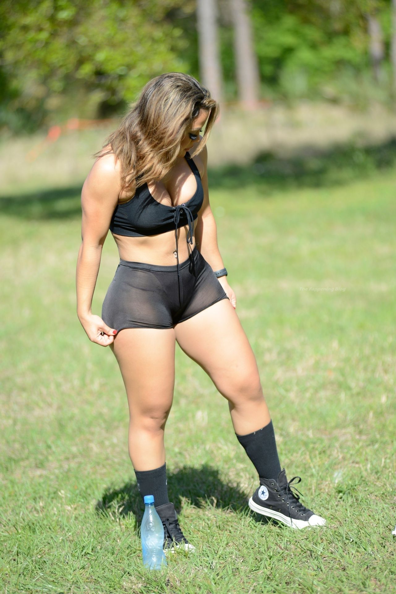 Stephanie Marie Flexes Knockout Curves at a Miami Park (16 Photos)