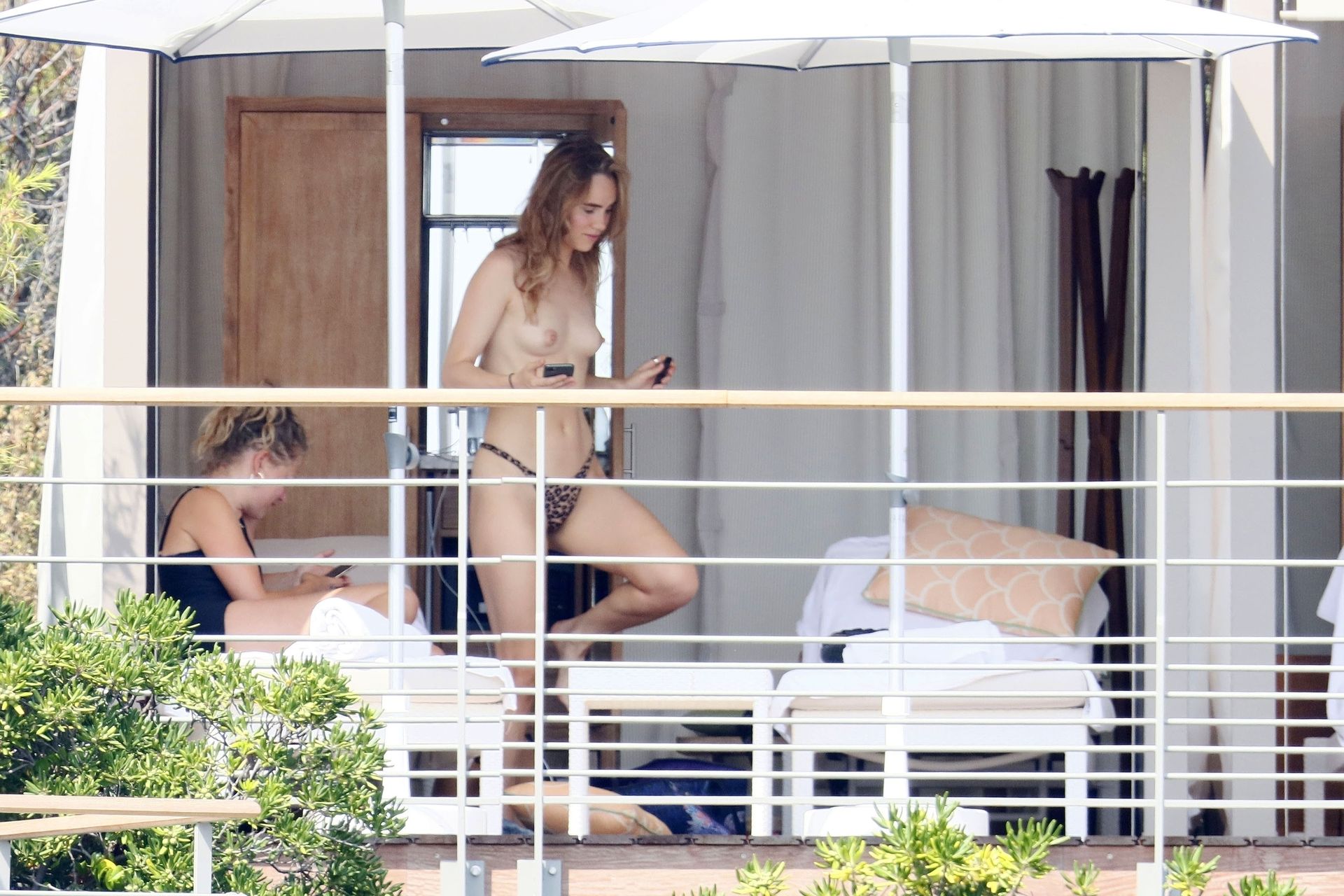 Suki Waterhouse Goes Nude While Sunbathing on Her Holiday in France (25 Photos)