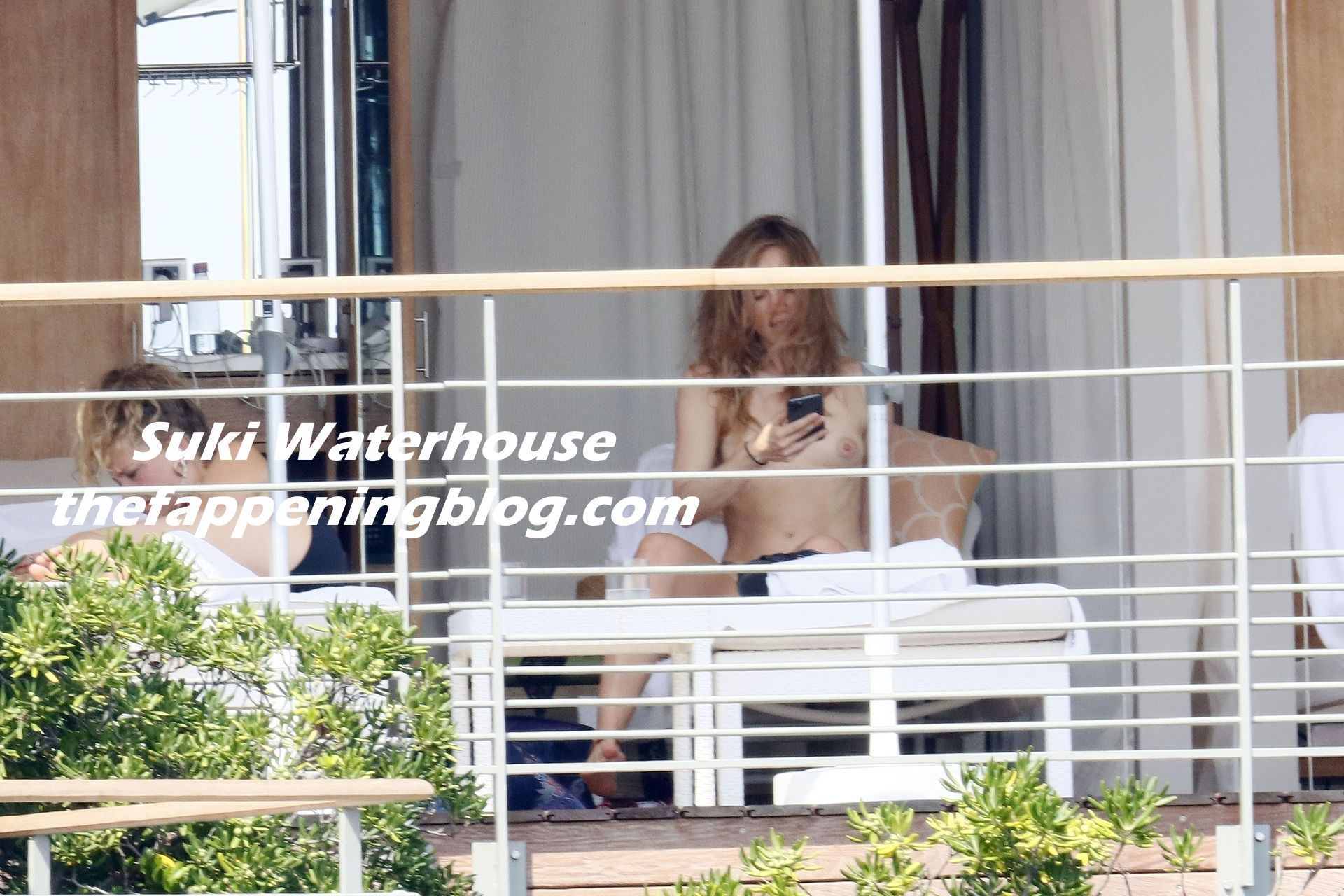 Suki Waterhouse Goes Nude While Sunbathing on Her Holiday in France (25 Photos)