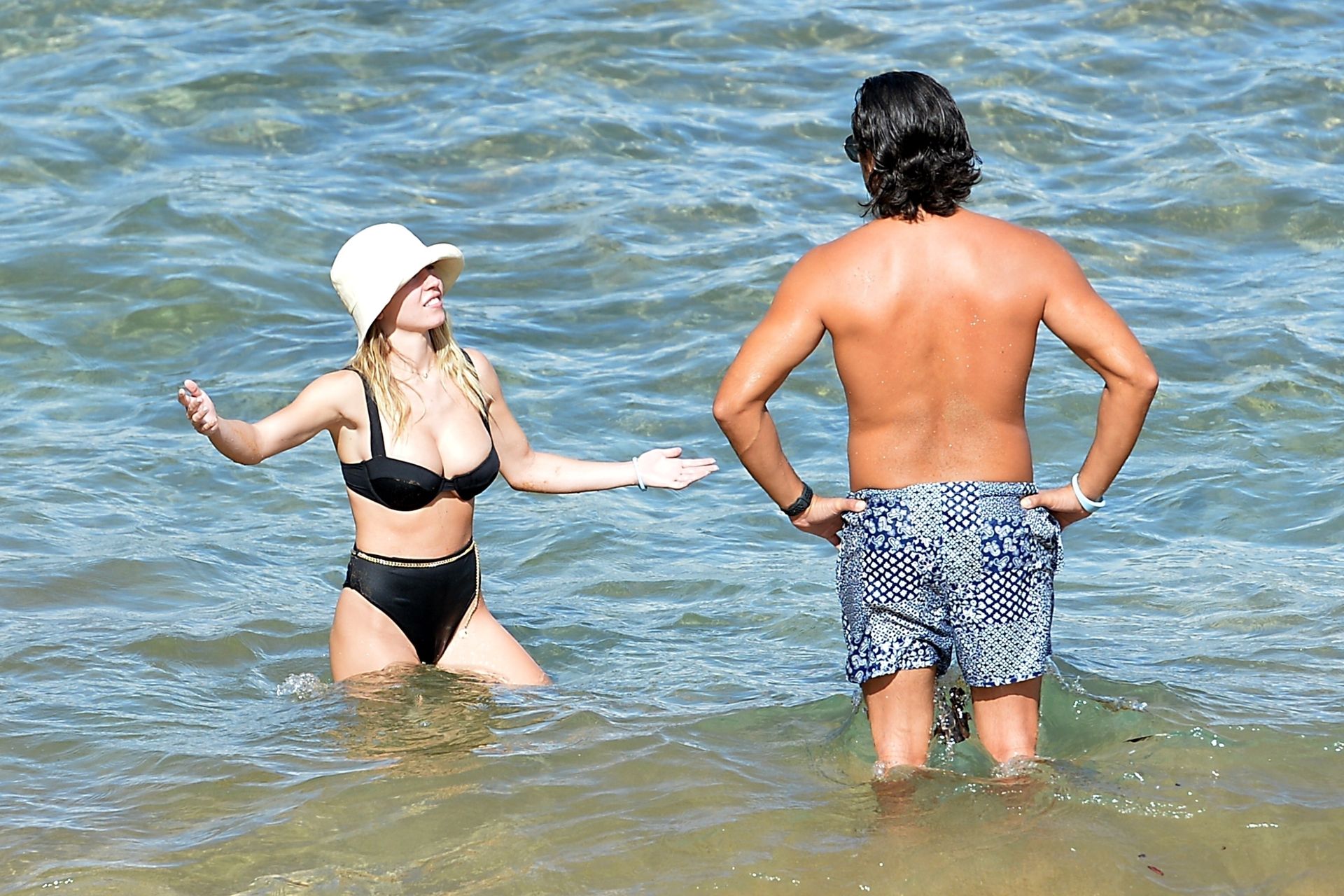 Sydney Sweeney is Spotted Packing on the PDA with a Mystery Man in Hawaii (28 Photos)