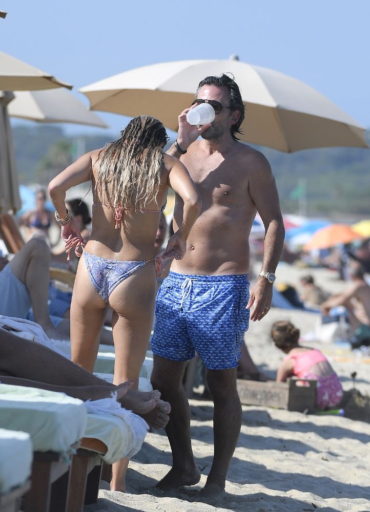 Sylvie Meis & Niclas Castello Enjoy a Day on the Beach in Saint Tropez (90 New Photos)