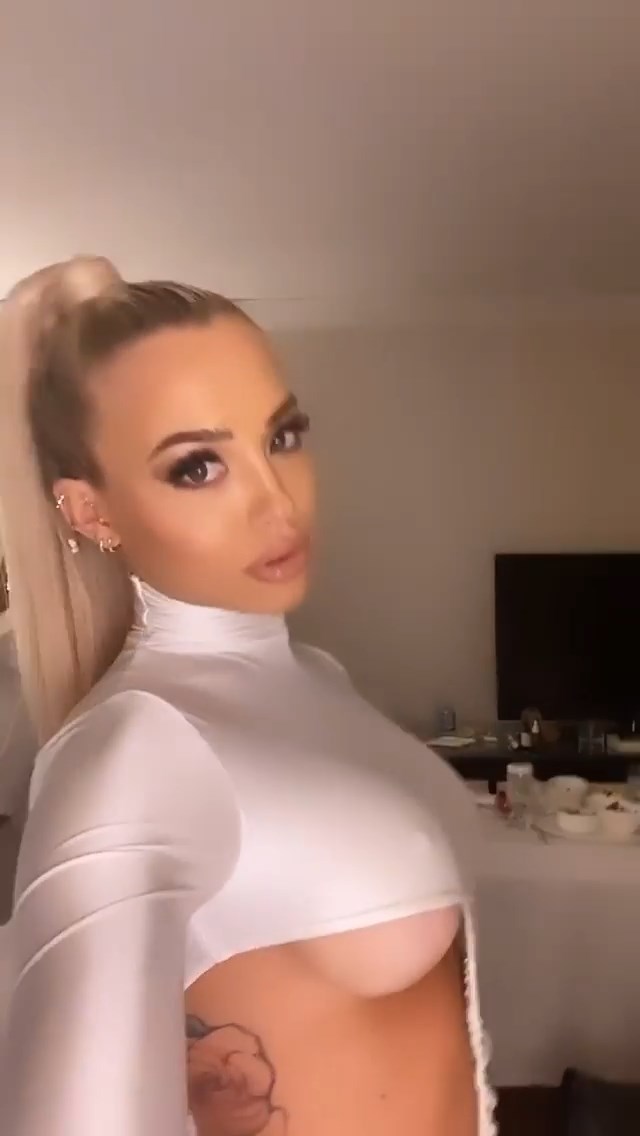 Tammy Hembrows Boobs (6 Pics + Video)