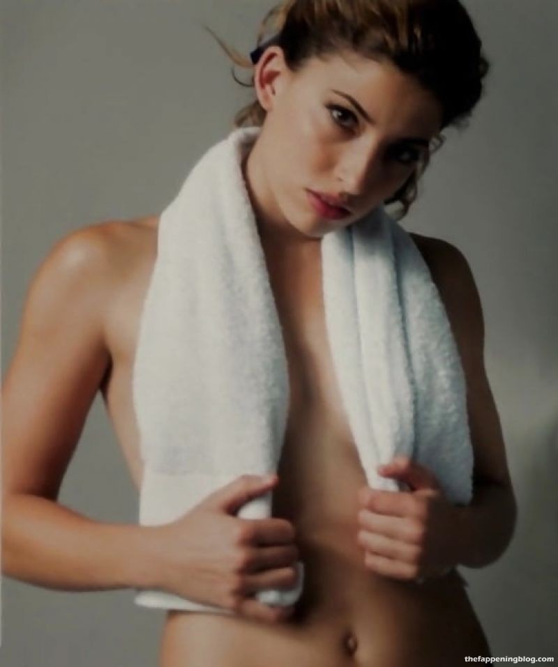 Tania Raymonde Nude & Sexy Collection (43 Photos + Videos)