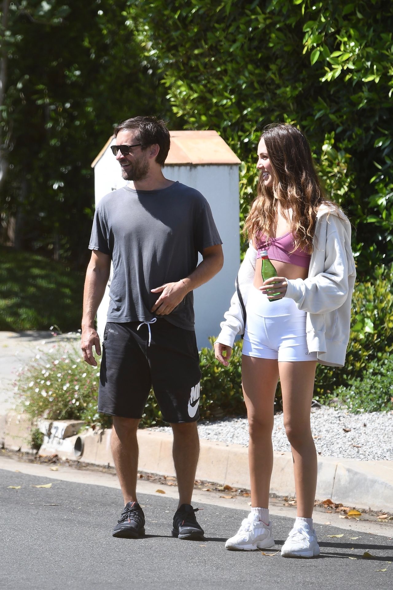 Tobey Maguire & Tatiana Dieteman Get in a
Afternoon Walk (49 Photos)