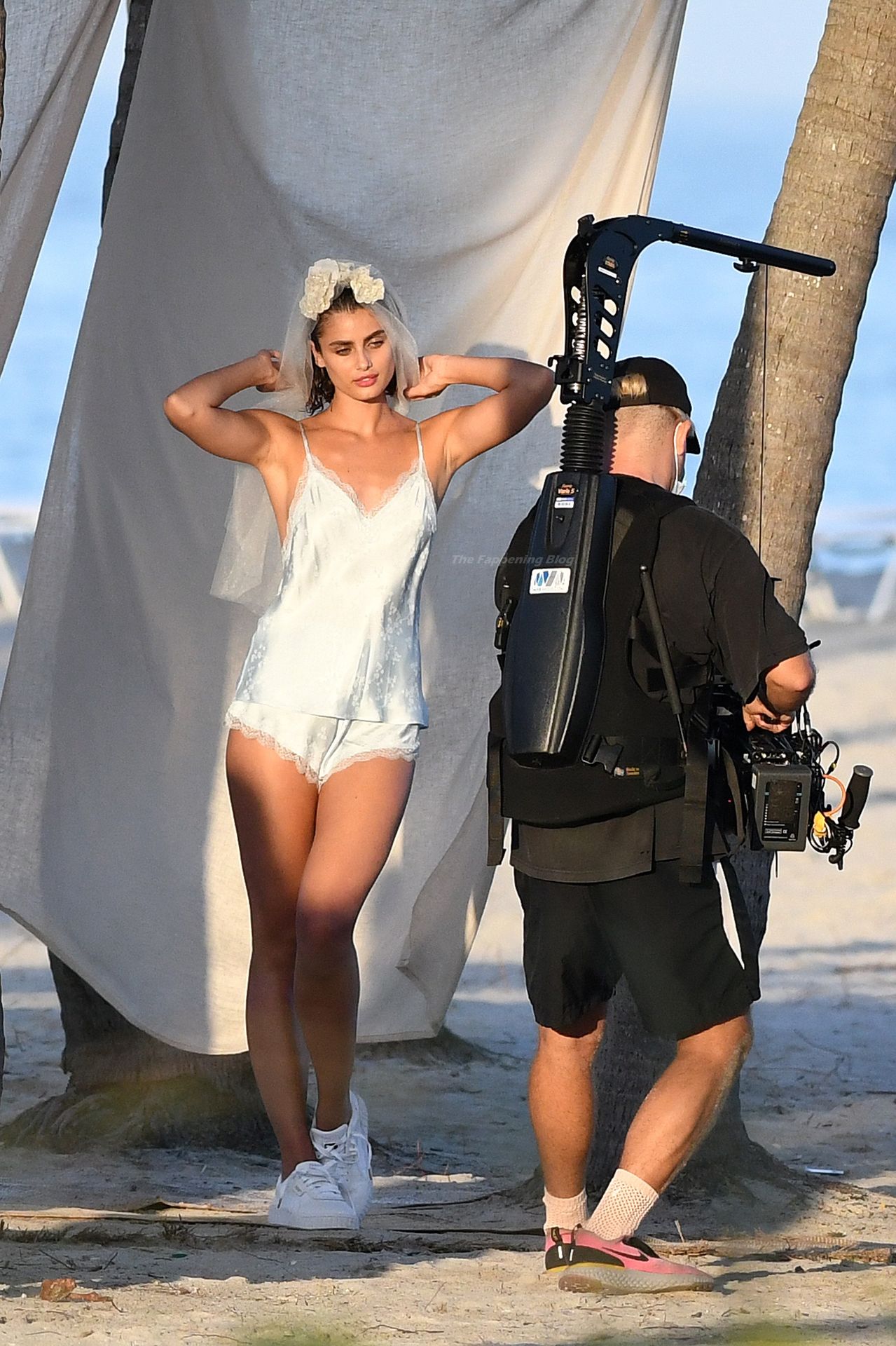 Taylor Hill Poses During a Victorias Secret Photoshoot in Miami (40 Photos)
