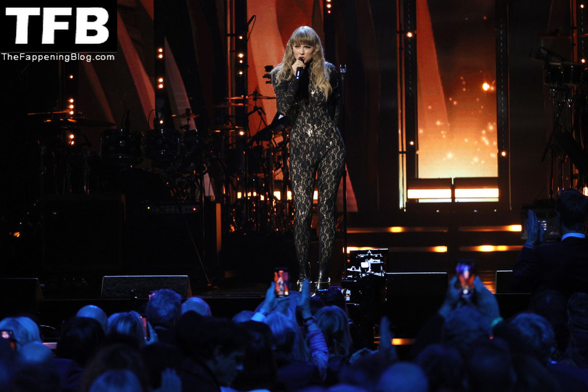Taylor Swift Performs at the 36th Annual Rock & Roll Hall Of Fame (74 Photos + Video)