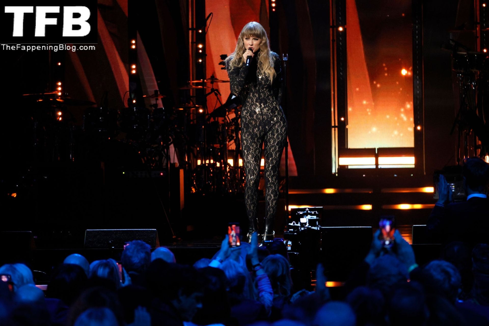 Taylor Swift Performs at the 36th Annual Rock & Roll Hall Of Fame (74 Photos + Video)
