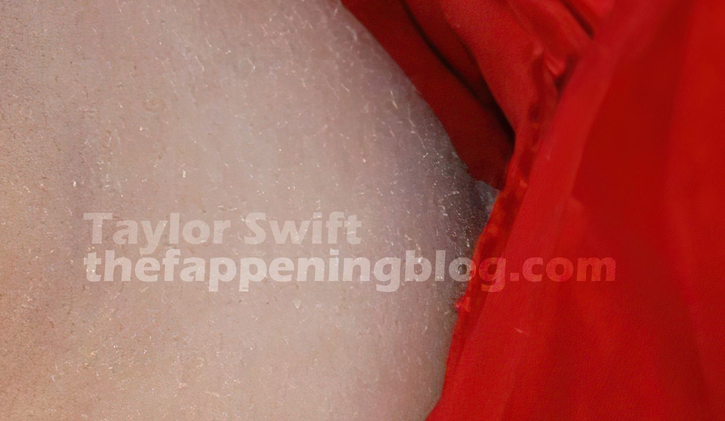 Taylor Swifts Nipple (2 Nude Photos)
