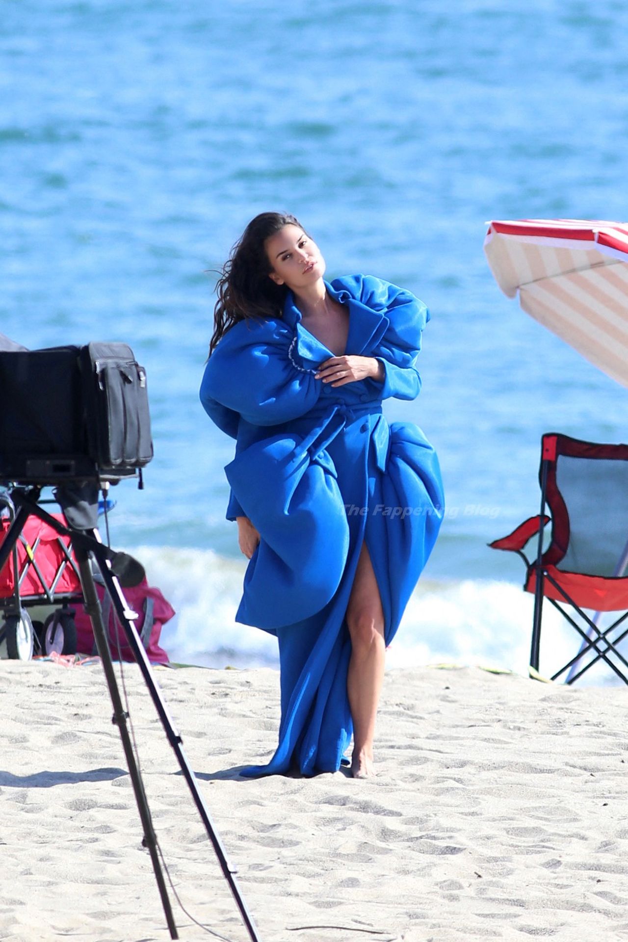 Teodora Djuri
c Stunts in a Fashion Dress While Shooting in Santa Monica (37 Photos)