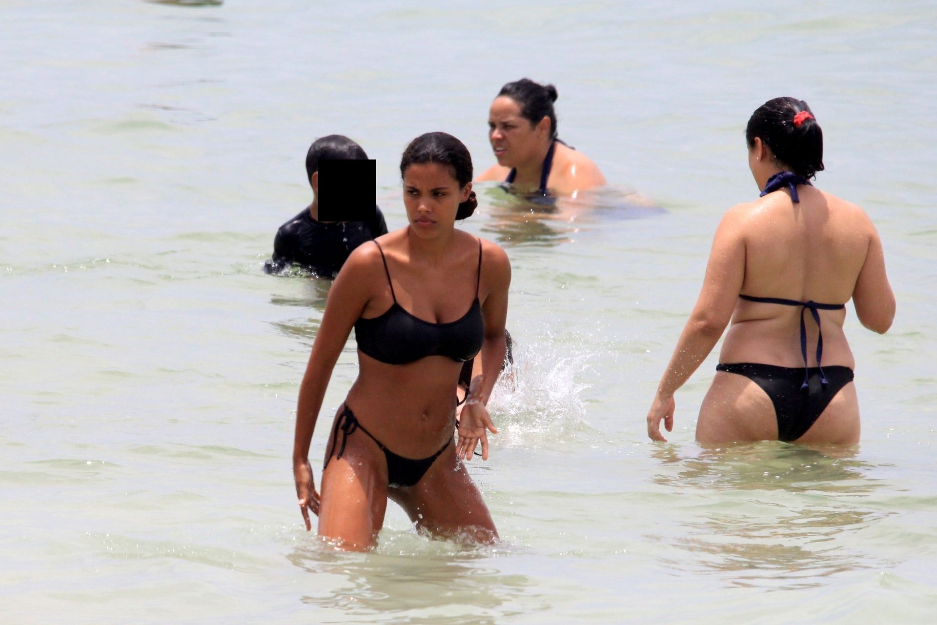 Sexy Tina Kunakey tận hưởng kỳ nghỉ của cô ấy ở Rio de Janeiro (90 Hình ảnh)