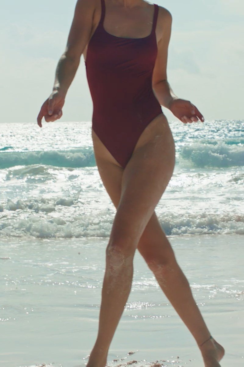 Toni Garrn Sexy (22 Pics + Gif & Videos)