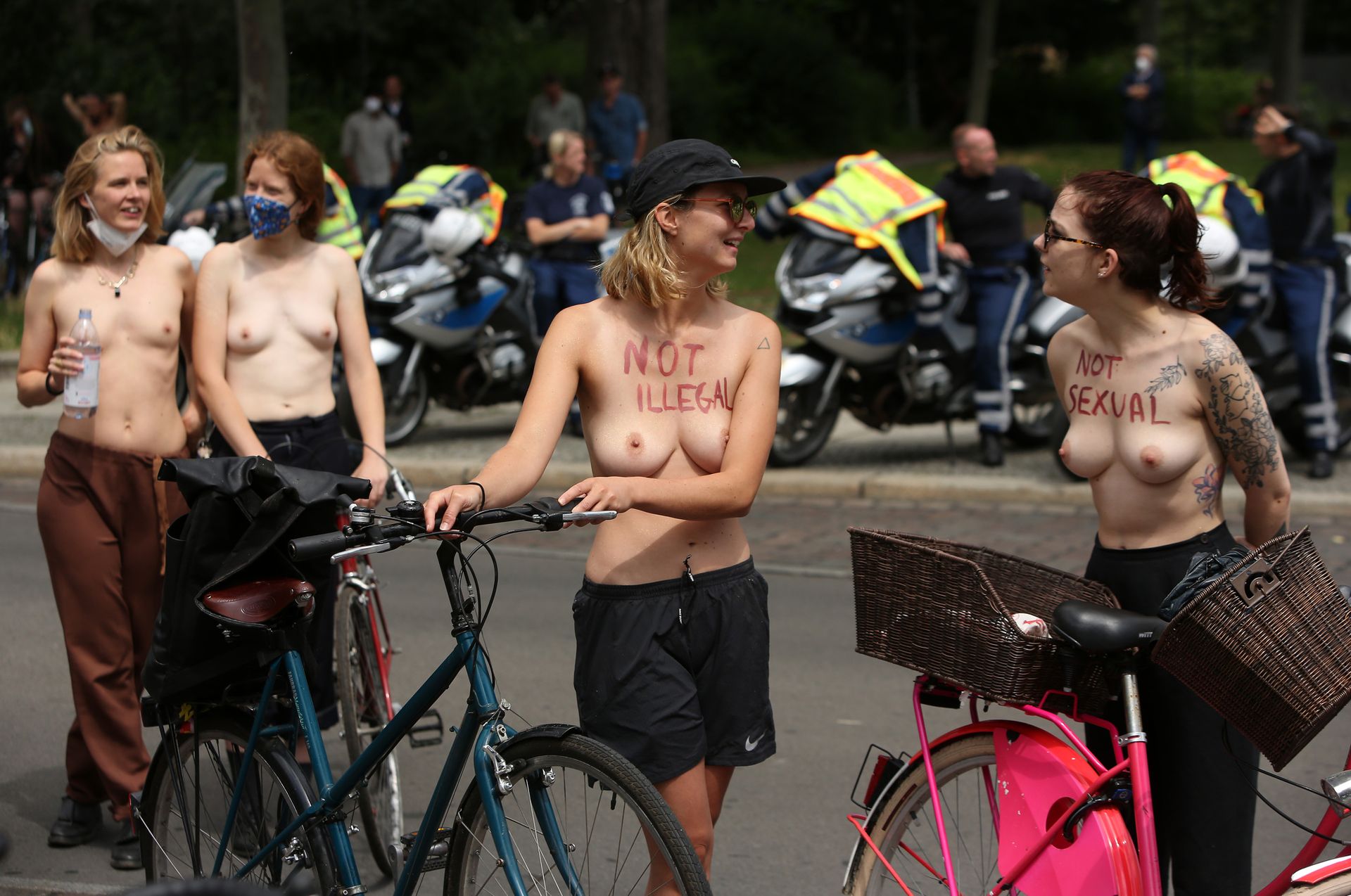 протест голых женщинах фото 26