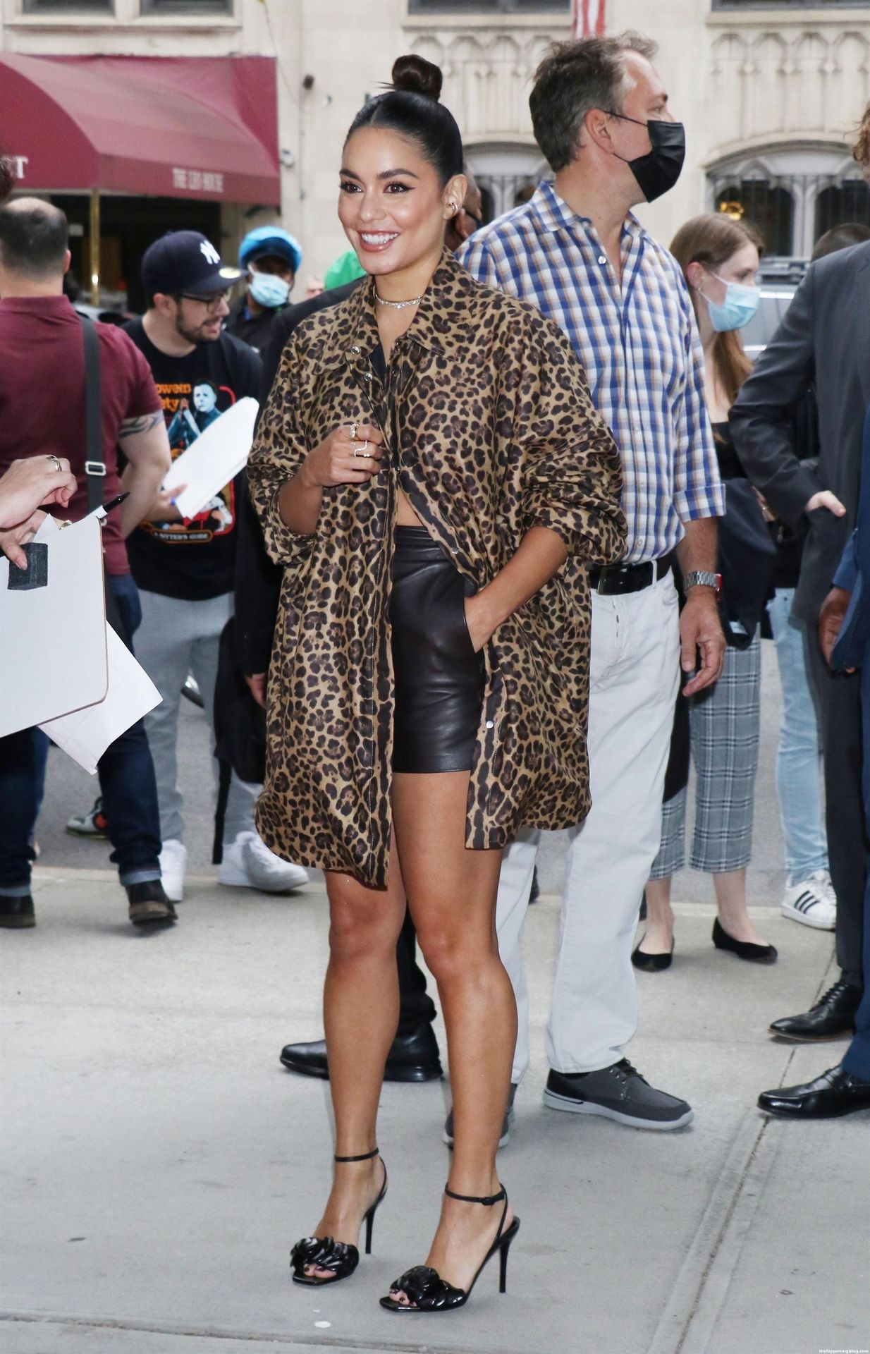 Vanessa Hudgens trông nóng bỏng với 2021 Liên hoan phim Tribeca (105 Hình ảnh)