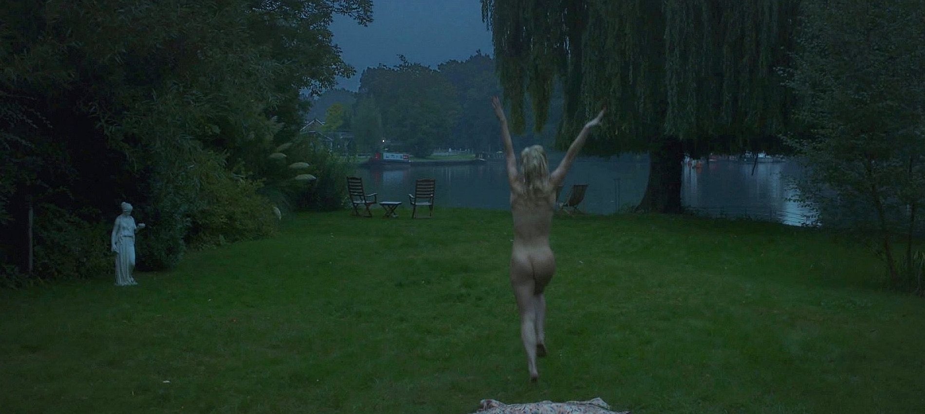 Vanessa Kirby (The White Widow in Mission: Impossible) Nude and Sexy (2 Video and 79 Photos)