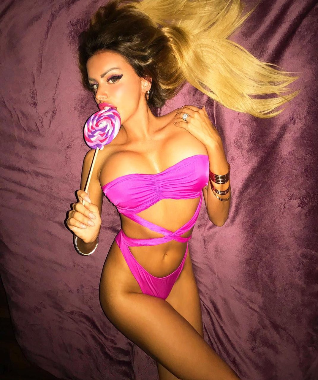 Veronica Graf Nude & Sexy (37 Photos)