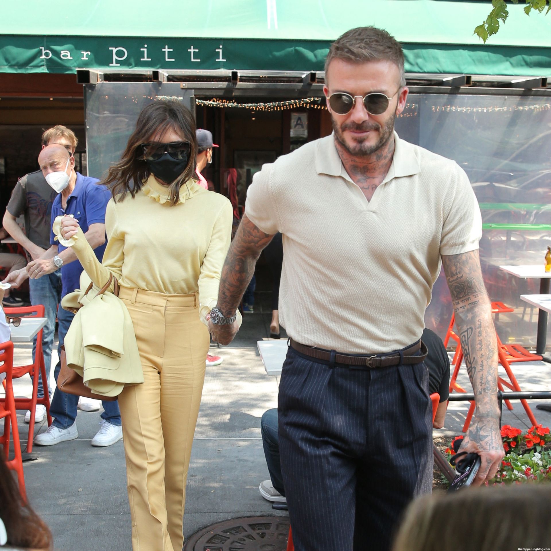 Victoria Beckham & David Beckham are Spotted Leaving Bar Pitti (54 Photos)