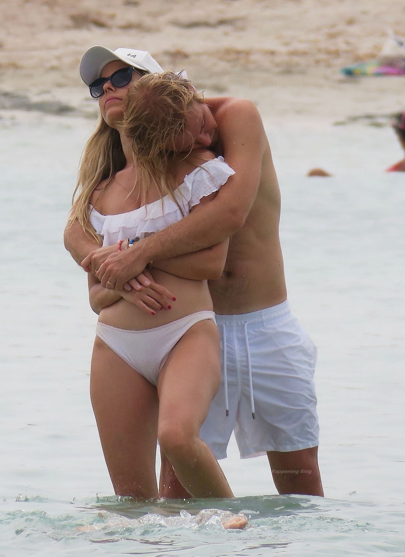 Vivian Sibold & Nico Rosberg Enjoy Their Family Holiday in Formentera (12 Photos)