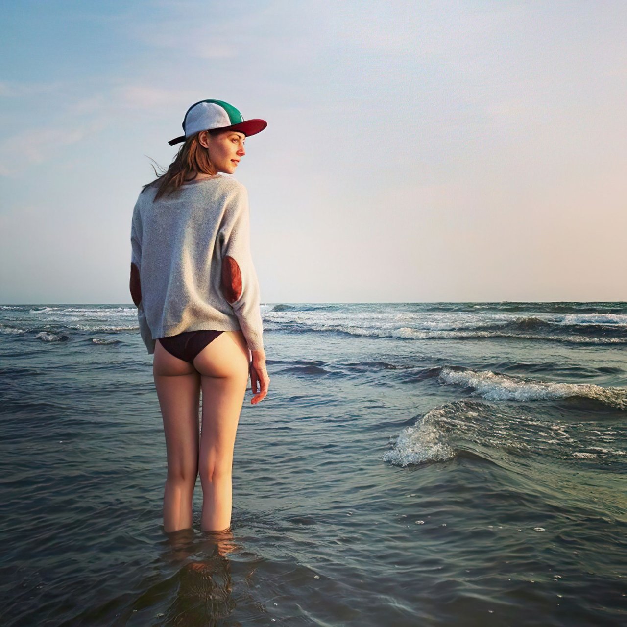 Willa Holland Nude & Sexy Ass Collection (16 Photos)