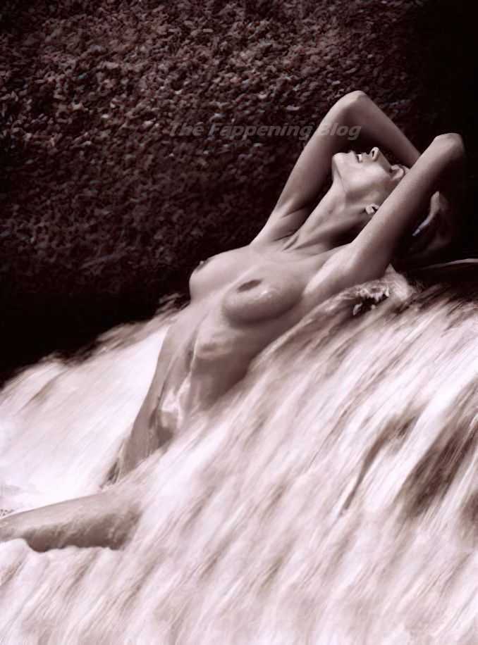 Yasmina Filali Nude & Sexy (31 Photos)