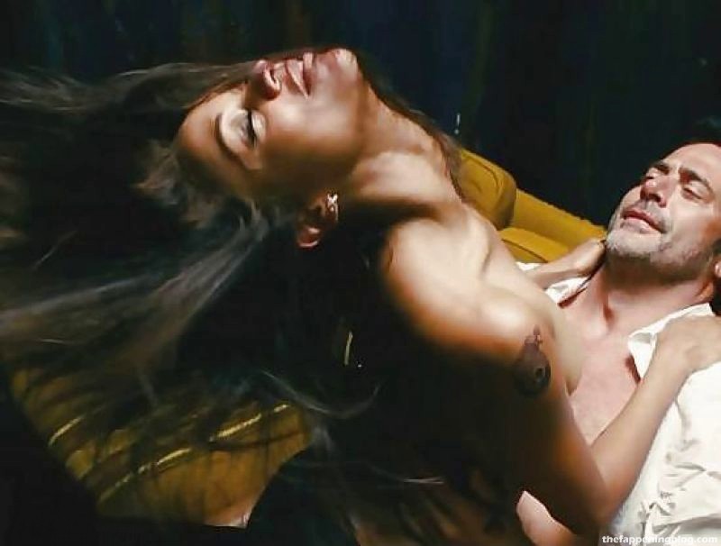 Zoe Saldana Nude & Sexy Collection (23 Photos + Video) [Updated]