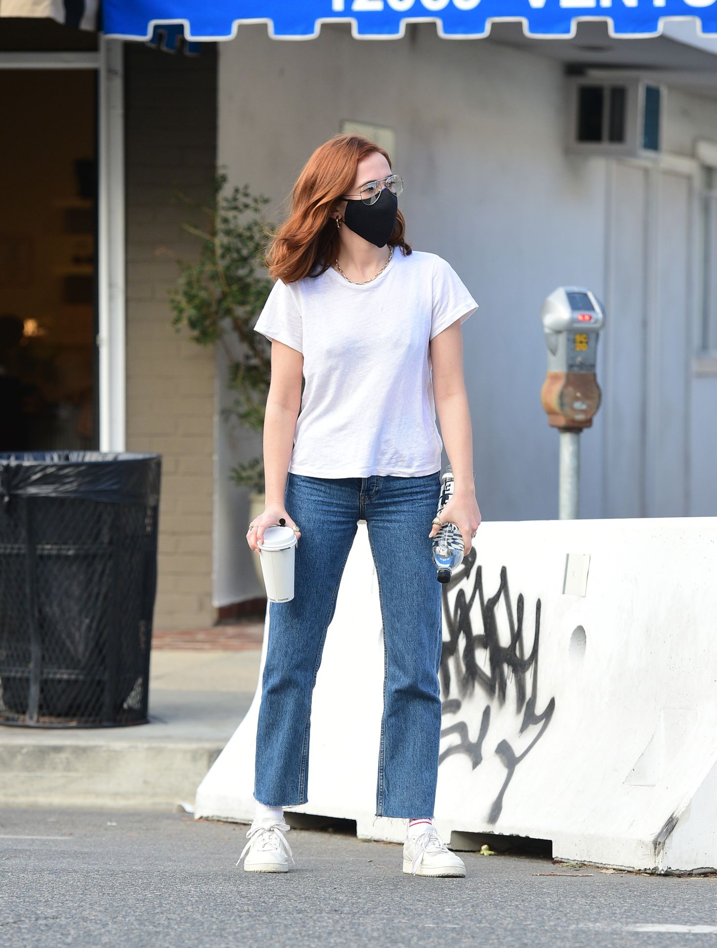 Zoey Deutch Plays With Friends Dog While on a Coffee Run in LA (45 Photos)